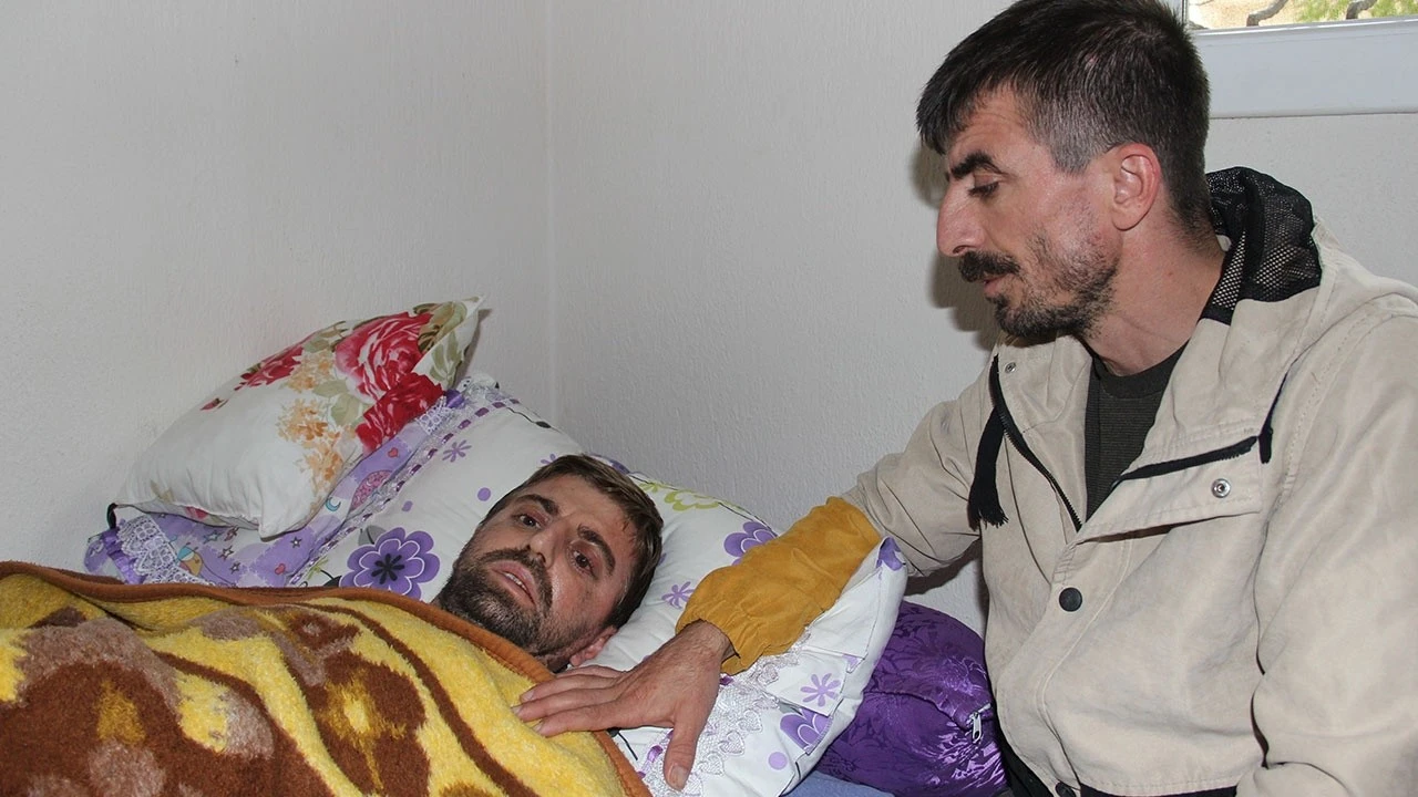 Doktorların teşhis koyamadığı genç yatağa mahkum oldu