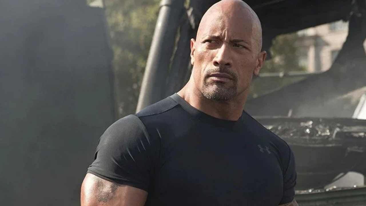 Dwayne Johnson antrenman yaparken neden su şişesine idrarını yaptığını açıkladı