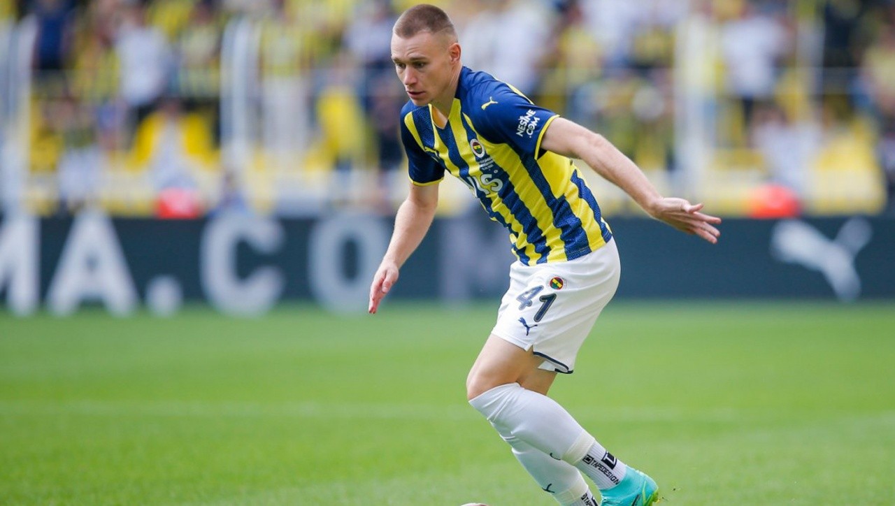 Fenerbahçe&#039;nin Macar Stoperi Attila Szalai Chelsea&#039;ye transfer oluyor!