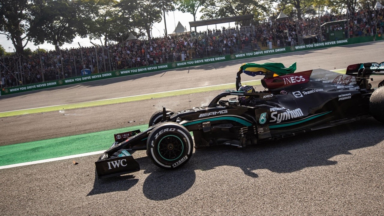 Formula 1&#039;de Brezilya GP nefes kesti: Hamilton kazandı, puan farkı eridi