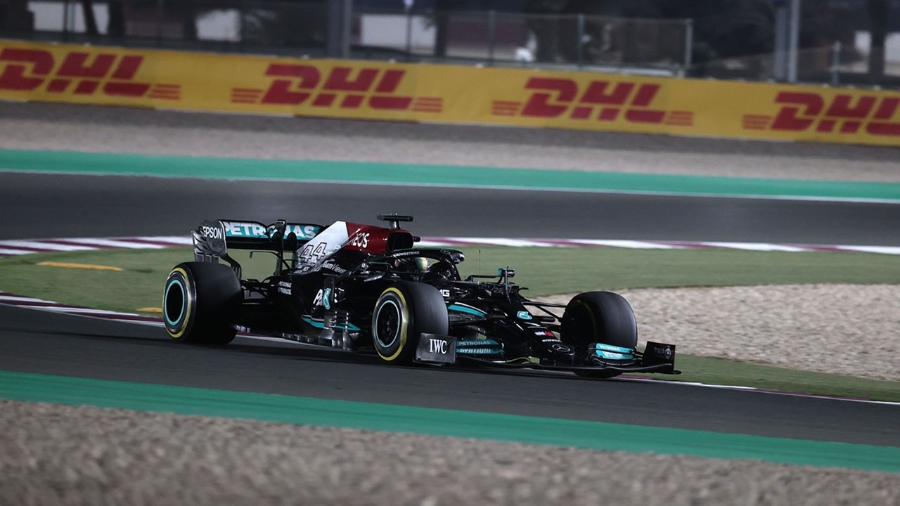 Formula 1&#039;de Hamilton rüzgarı! Katar GP&#039;yi kazanıp puan farkını 8&#039;e indirdi