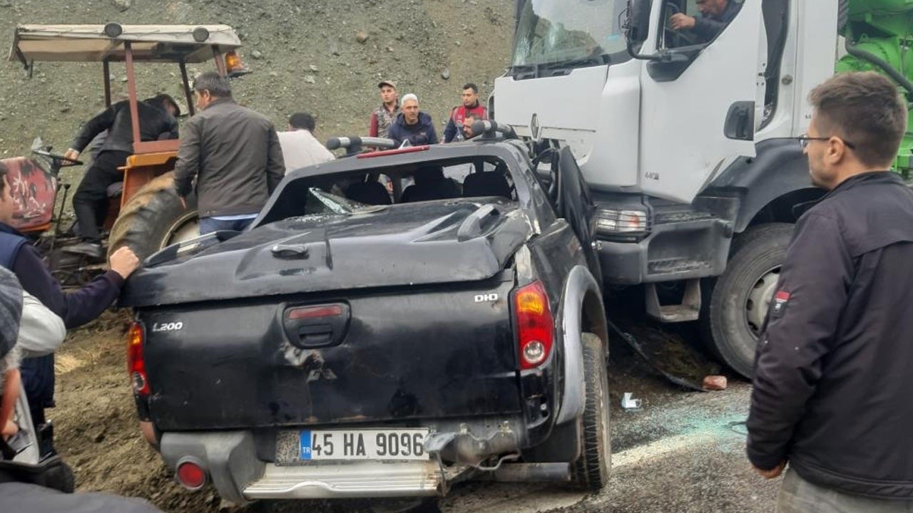 Genç öğretmen, &#039;Öğretmenler Günü&#039;nde trafik kazasında hayatını kaybetti