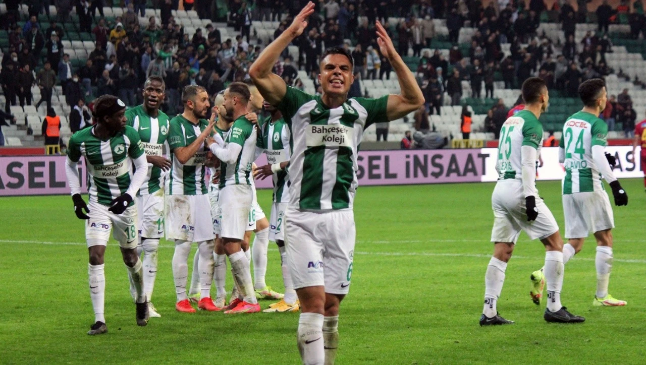 Giresunspor tek attı üç aldı