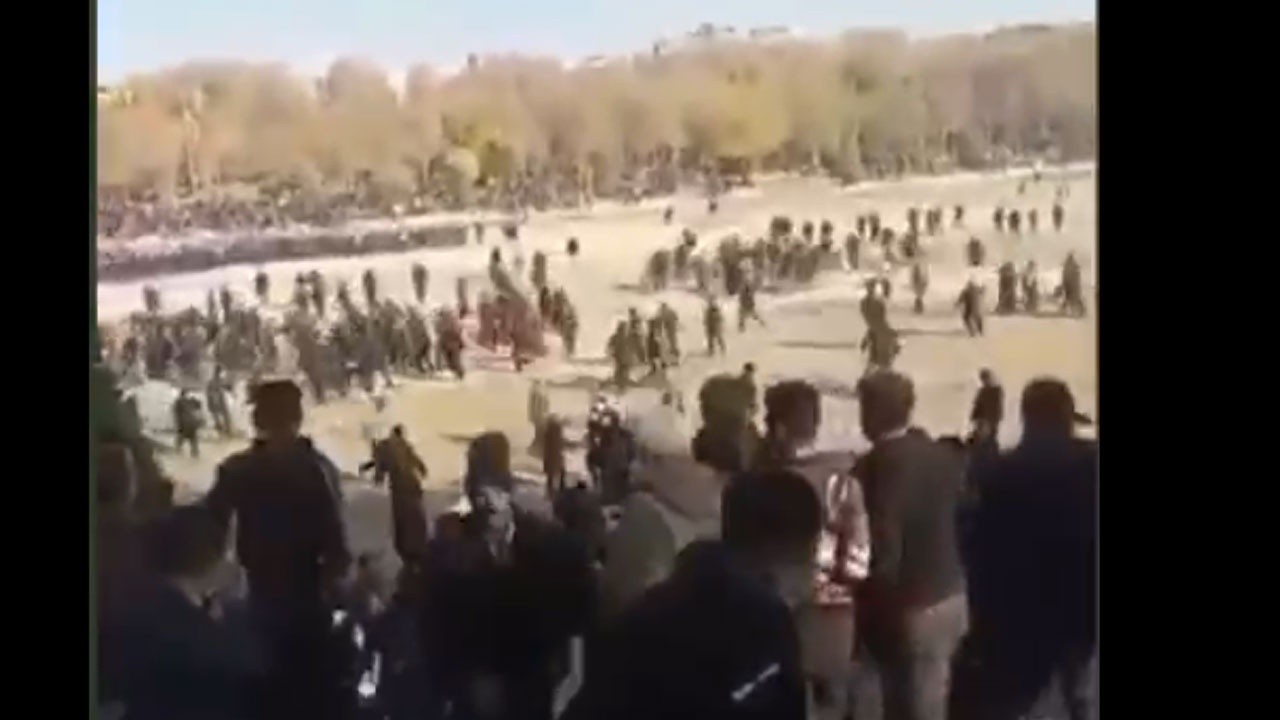 İran’da hükümet karşıtı protestolara polisten sert müdahale