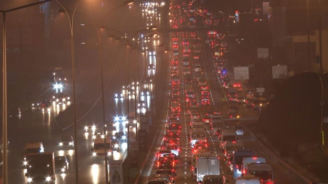 İstanbul’da sis trafiği vurdu