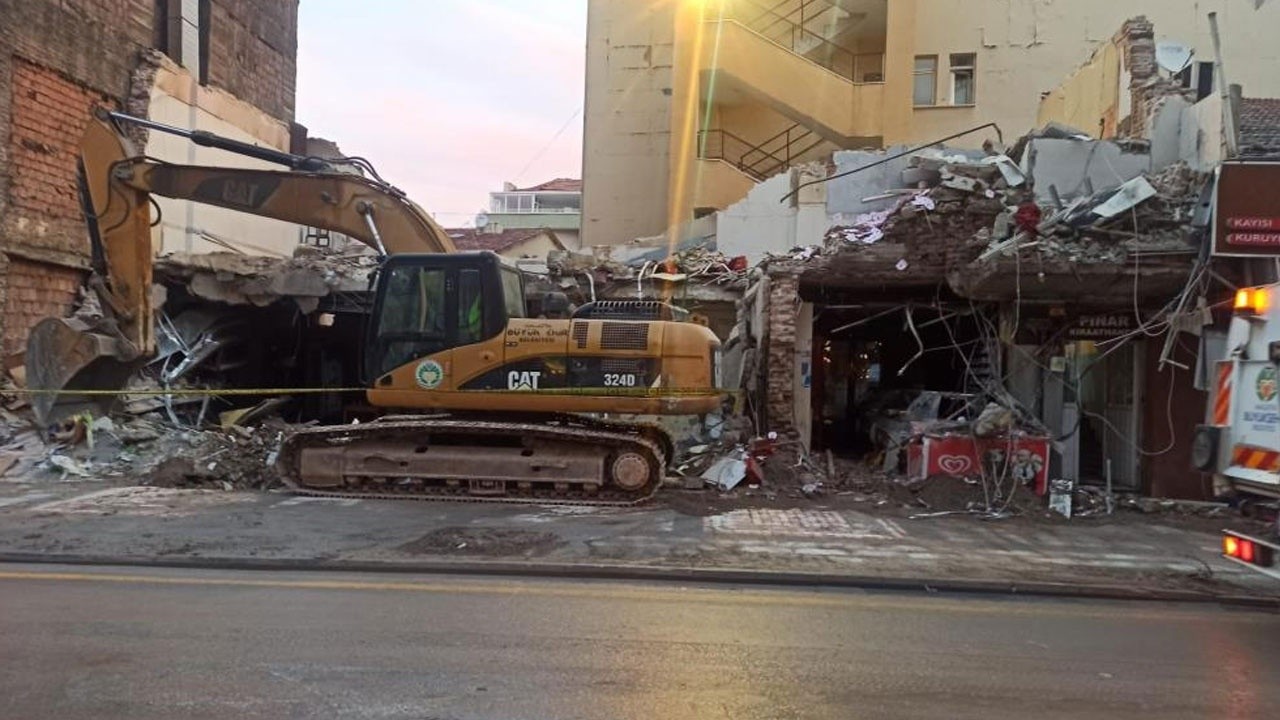 Malatya&#039;da bina çöktü! Hasar gün ağarınca ortaya çıktı