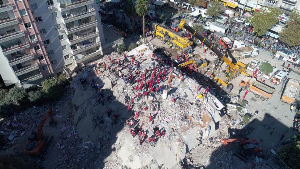 Rıza Bey Apartmanı davasında yumruklu kavga: Depremzedelerle sanıklar birbirine girdi