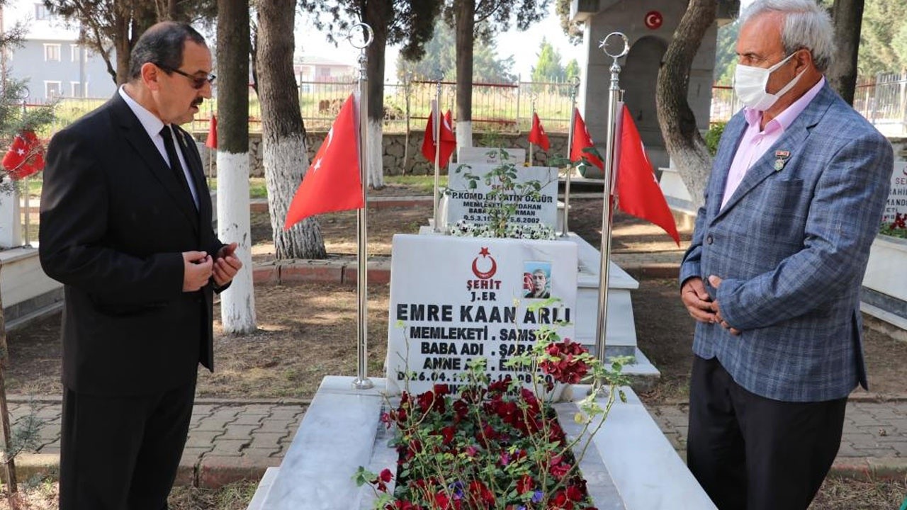 Şehit mezarına çirkin saldırı