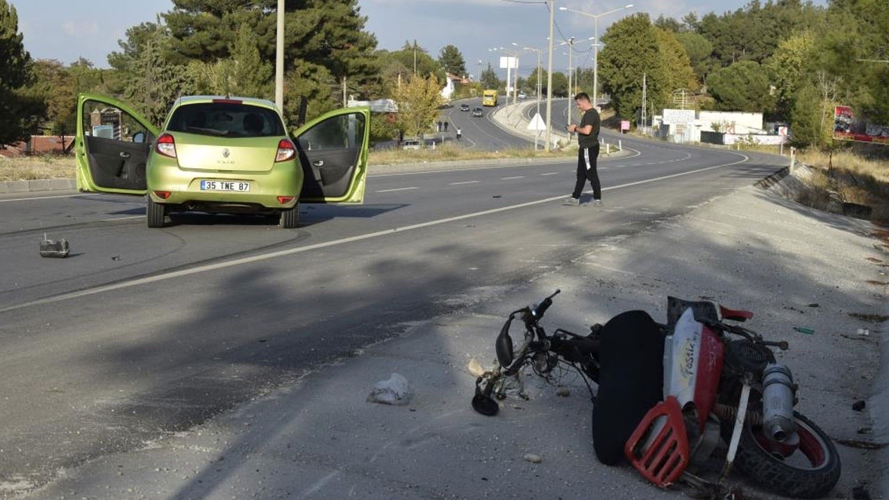 Ters yön kazası: Otomobilin çarptığı motosikletin sürücüsü öldü
