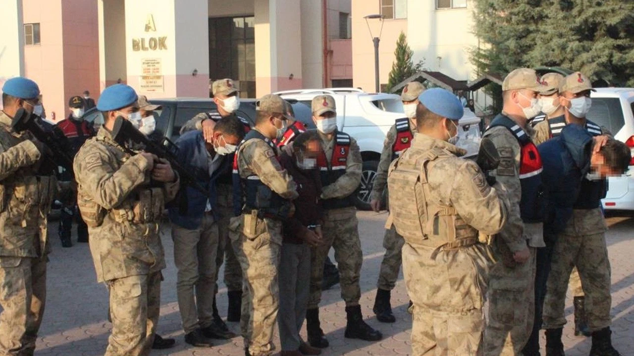 Uzman çavuşu şehit eden 5 zanlı adliyede