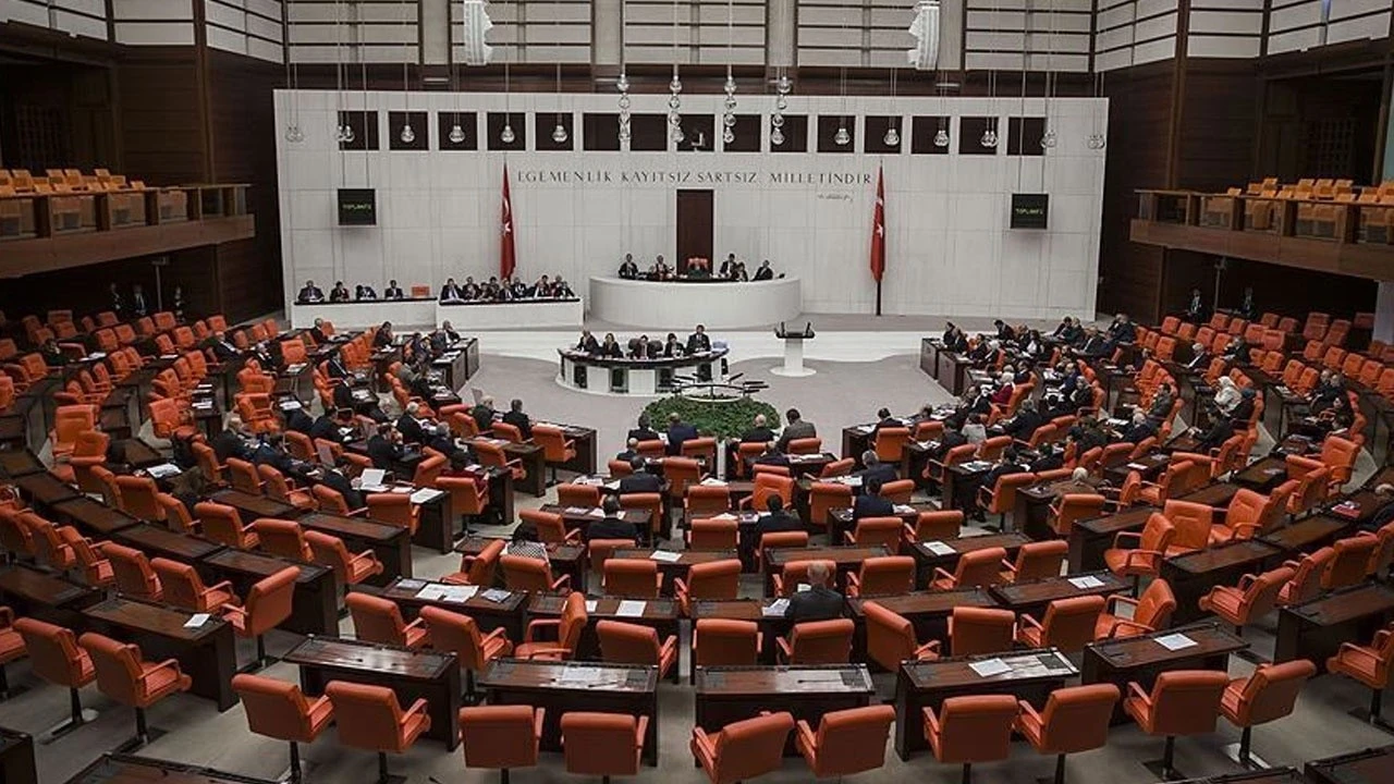 Vekillere ikinci şok: Ara buluculuk sınavı yılan hikayesine döndü