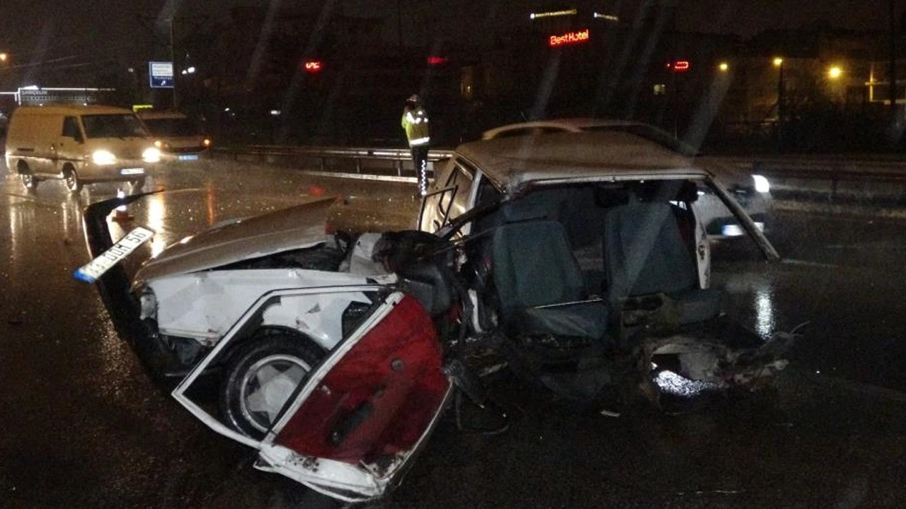 Yine aynı marka yine aynı manzara: Çarpışmanın etkisiyle ikiye ayrıldı