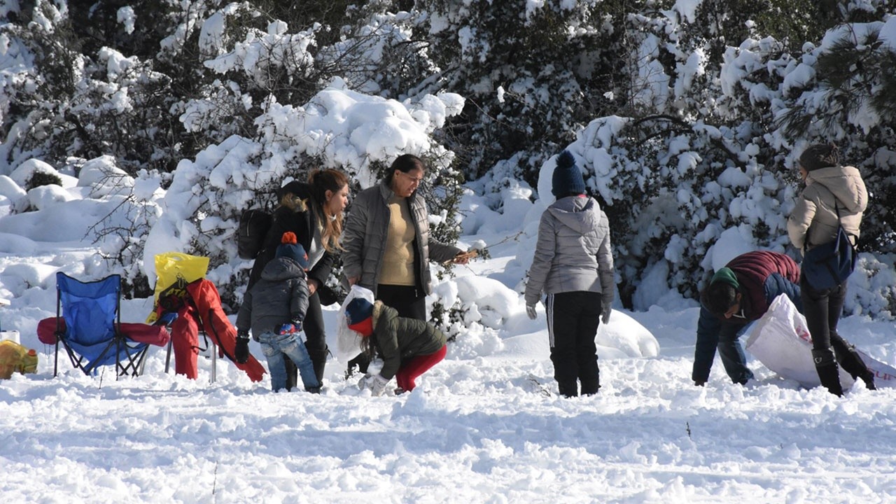 Birçok ilde eğitime kar engeli: İşte okulların tatil edildiği şehirler