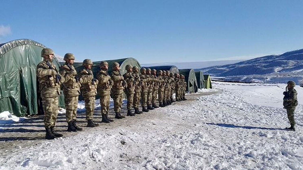 Azerbaycan’dan gövde gösterisi! Komandolar tatbikat yaptı