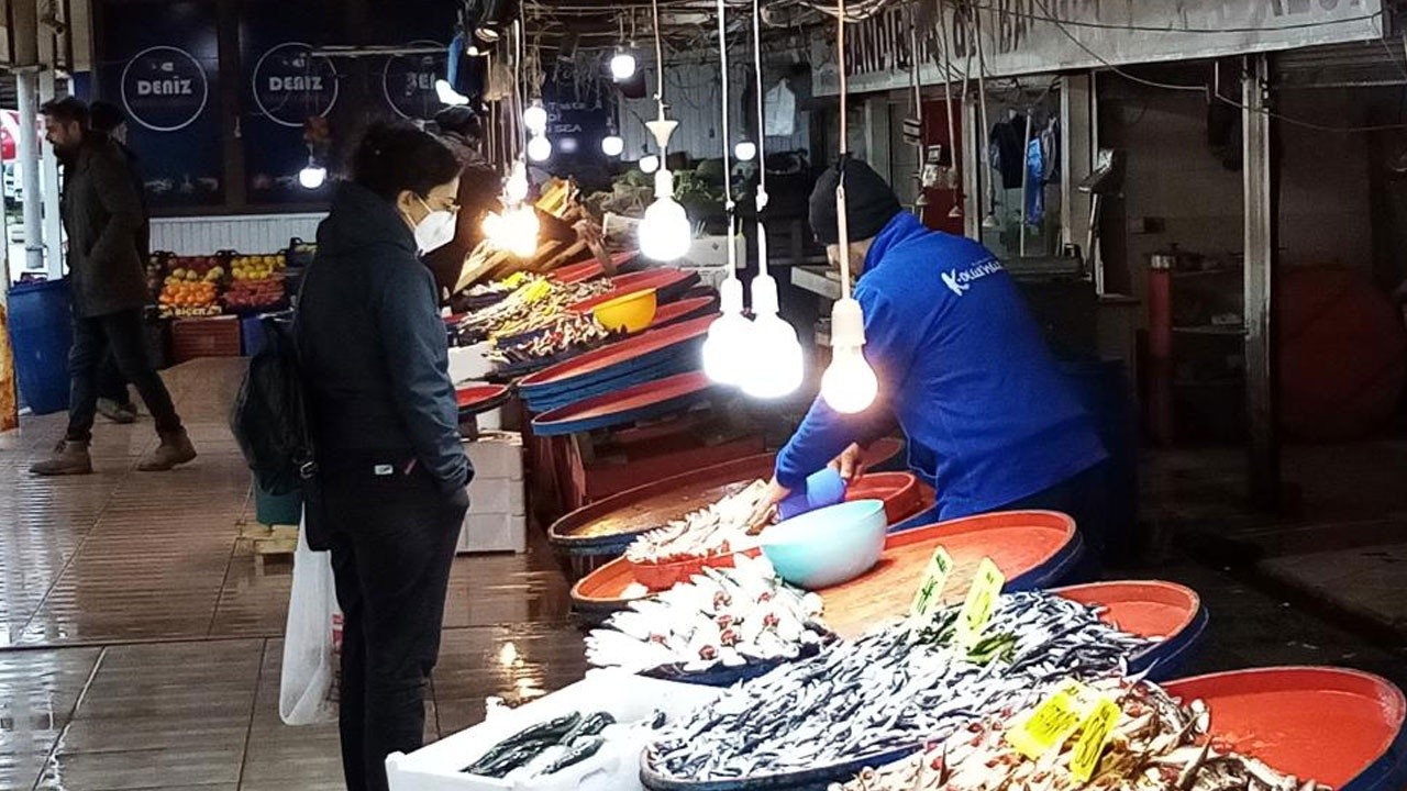 Balık tezgahlarını fırtına vurdu! Bazı işyerleri kepenk kapattı