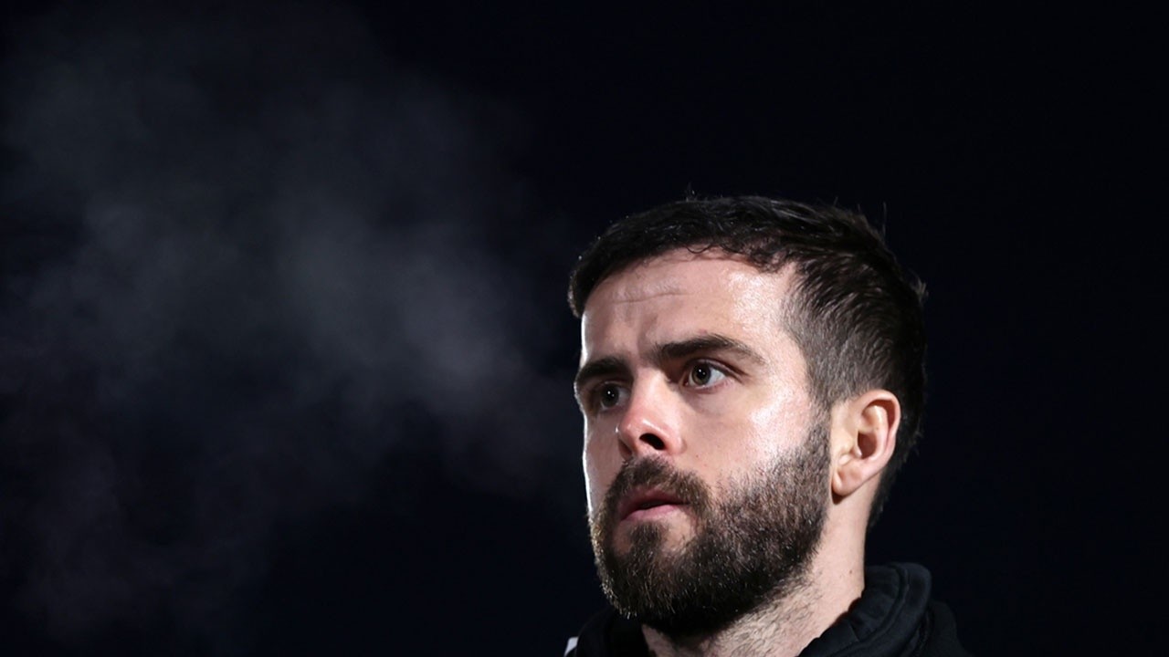 Beşiktaş’ın yıldız futbolcusu Pjanic umut aşıladı! Transfer iddialarına cevap verdi