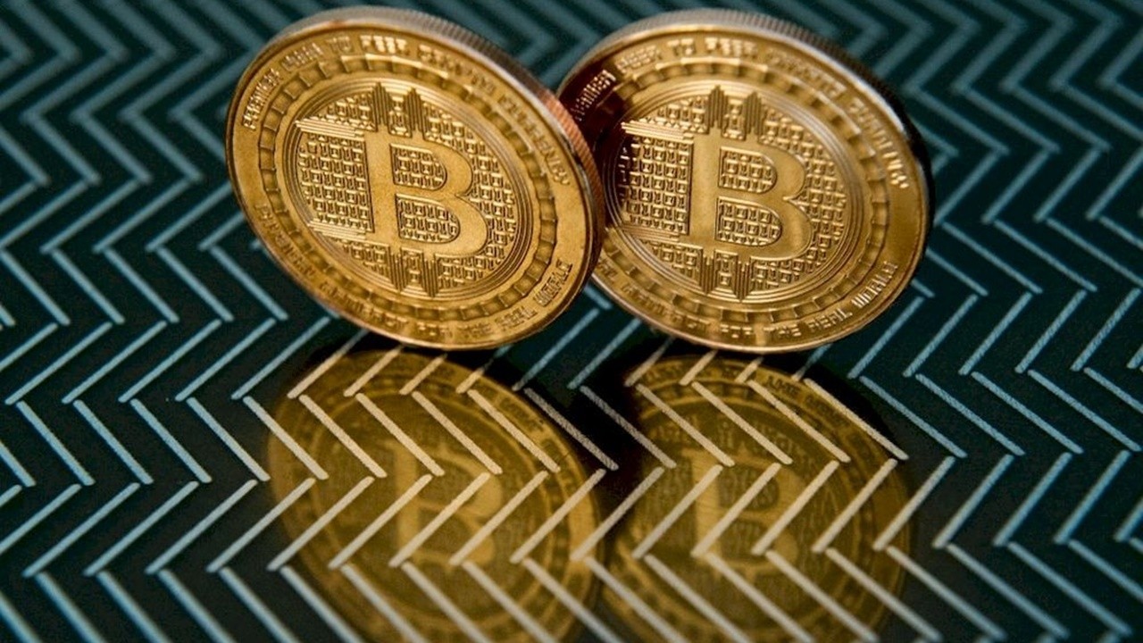 Bitcoin fiyatında kafalar karışık: 100 bin hayal, 40 bine düşecek