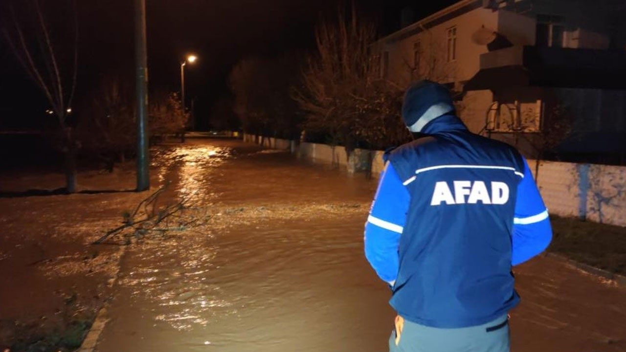 Edirne'de şiddetli yağış: 11 kişi kurtarıldı, 1 can kaybı