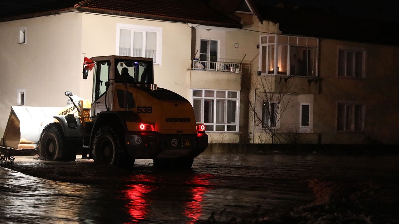 Edirne’yi sel vurdu! Vatandaşlar evden tahliye edildi