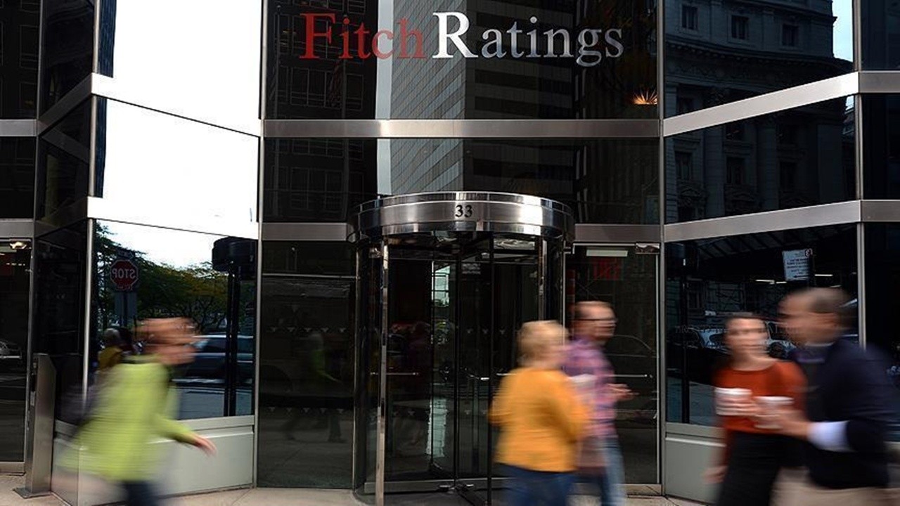 Fitch Ratings&#039;ten Türk bankaları değerlendirmesi: Kurdaki düşüş sürdürülebilirse bankalar için pozitif