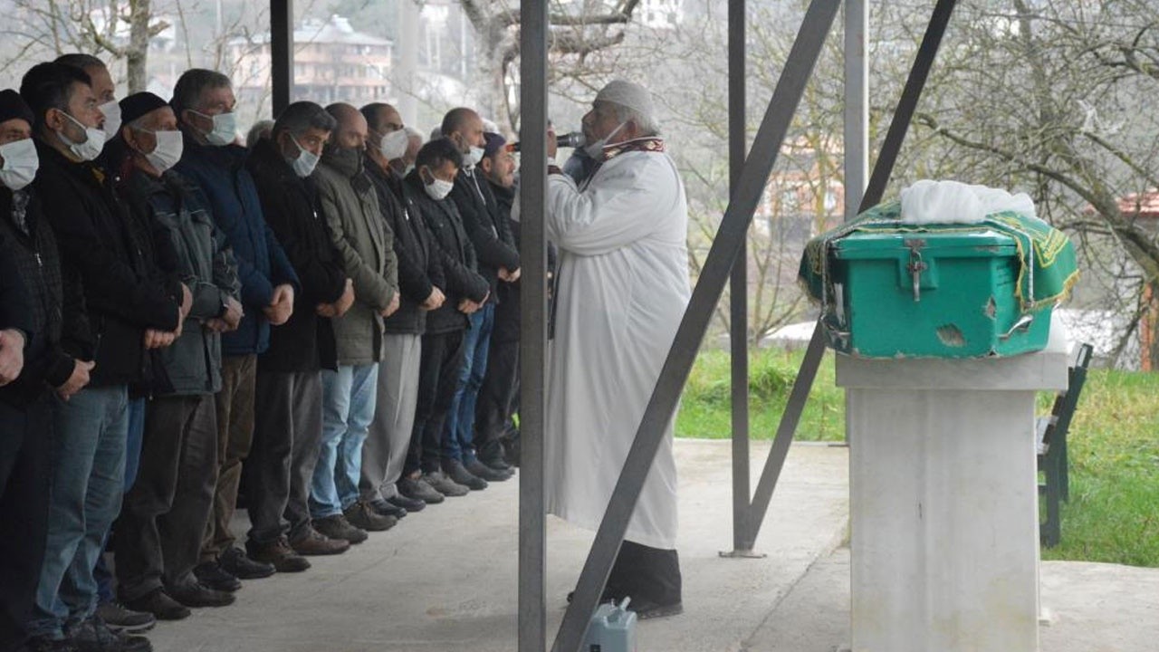 Hayatını kaybeden üniversite öğrencisi duvakla son yolculuğuna uğurlandı