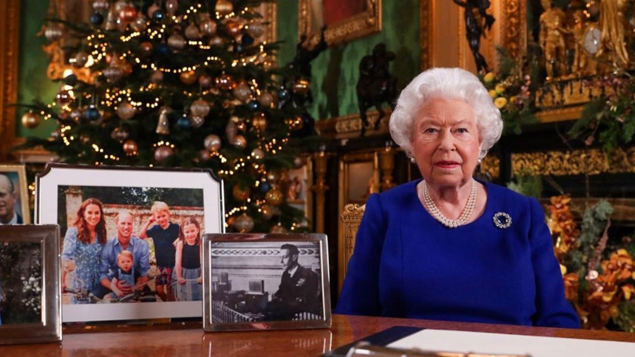 İngiltere&#039;de Omicron hızla yayılıyor! Kraliçe Elizabeth Noel yemeğini iptal etti