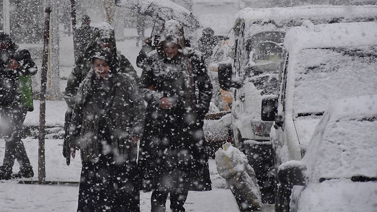 İstanbul başta olmak üzere 47 ile kar uyarısı (17 Aralık illere göre hava durumu)