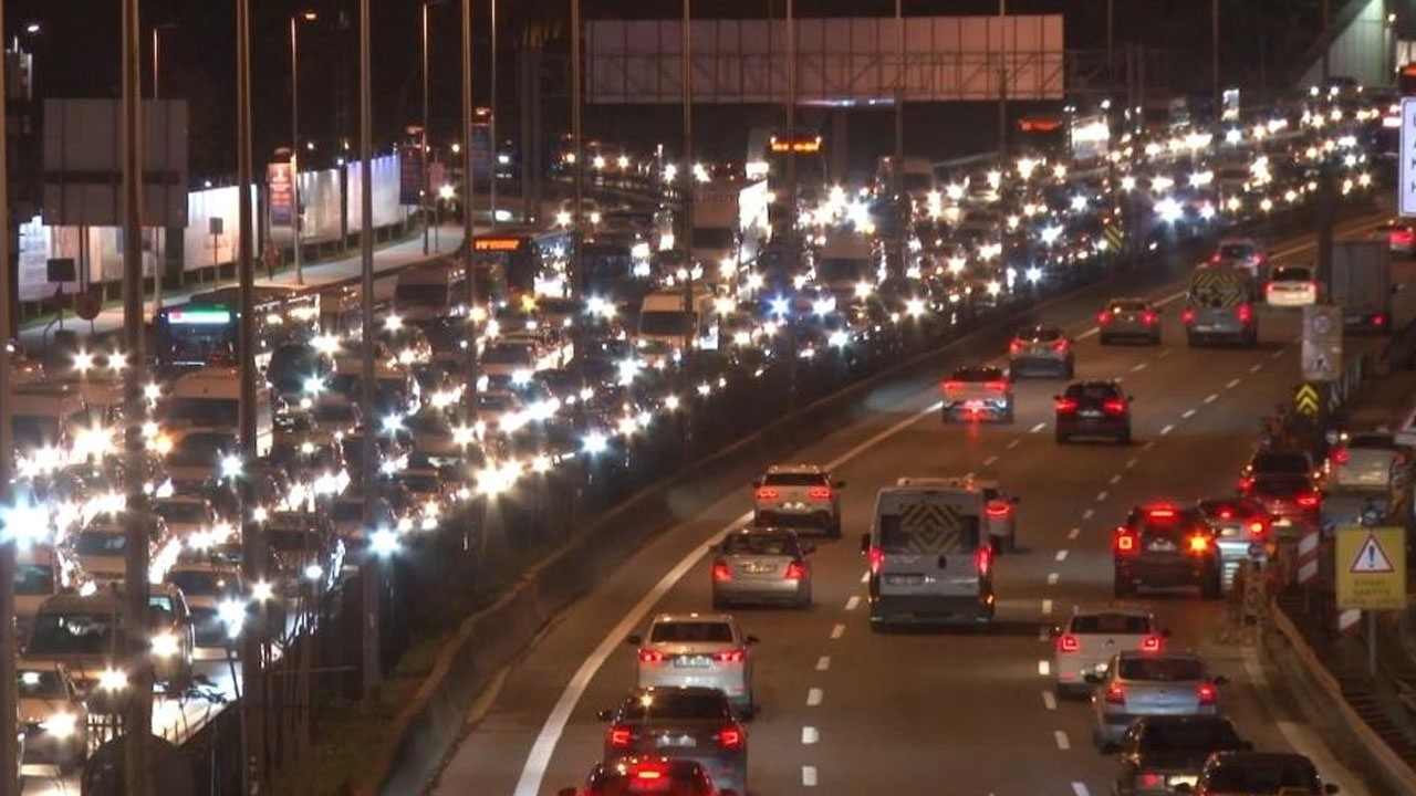 İstanbul&#039;da trafik durma noktasına geldi