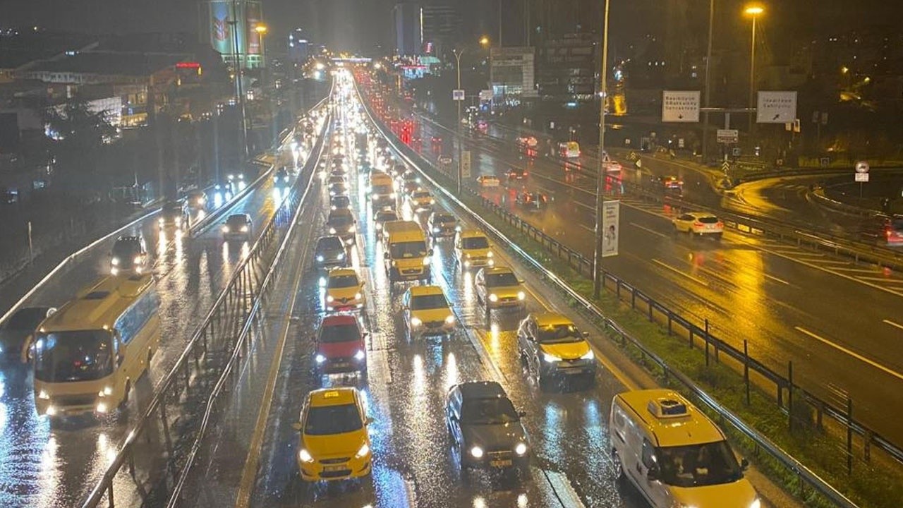 İstanbul&#039;da yağmur trafiği