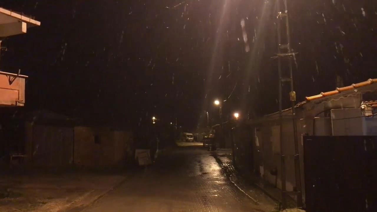 İstanbul’da yüksek kesimlerde kar yağışı başladı