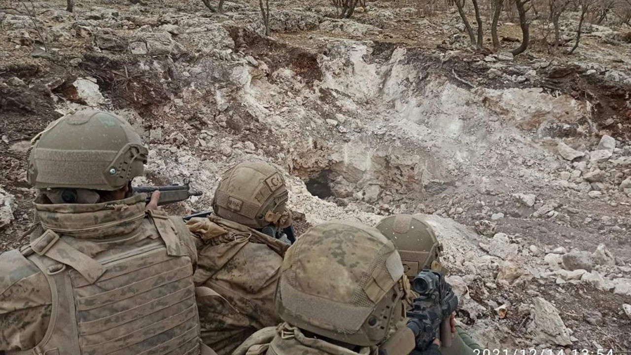 Jandarma Genel Komutanı Çetin, 6 PKK’lıya mezar olan mağarayı inceledi