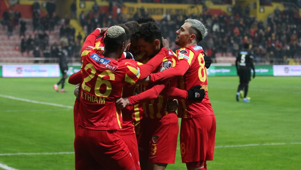 Kayserispor üç attı üç aldı