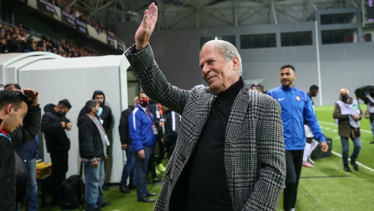 Mustafa Denizli: Maça çok farklı duygularla çıktım