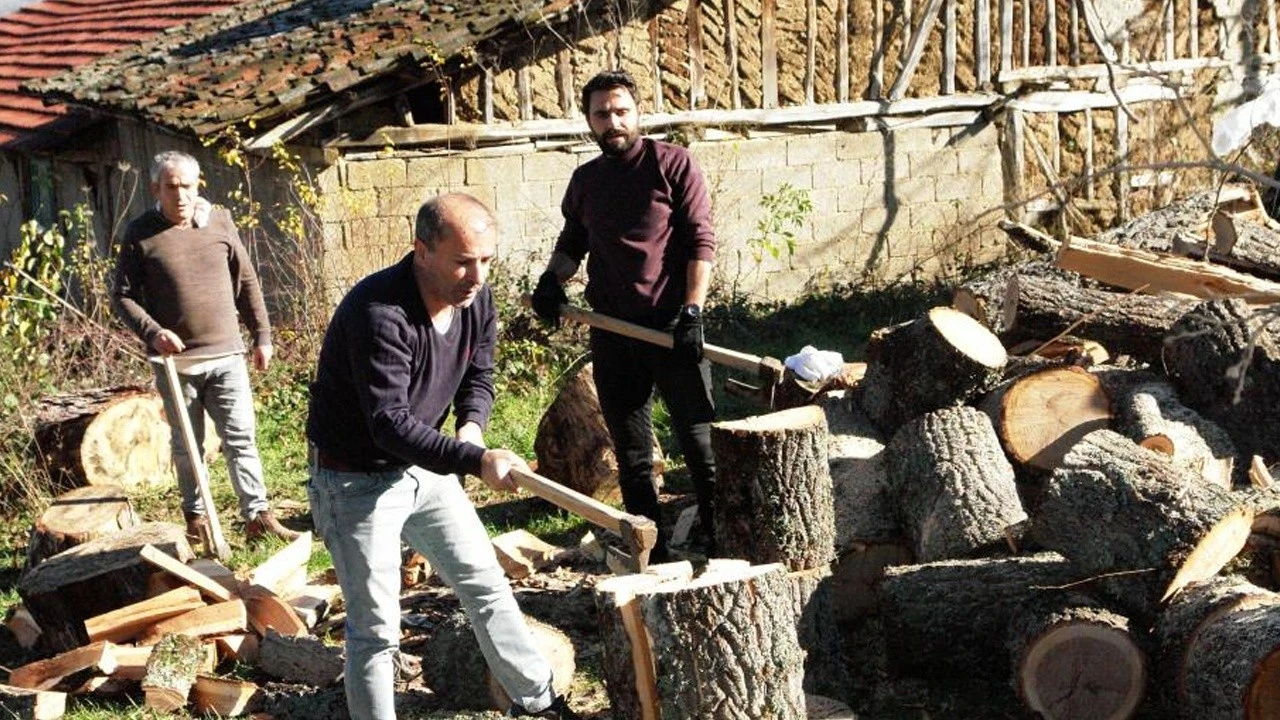 Öğrenciler üşümesin diye baltayı alan kampa koştu