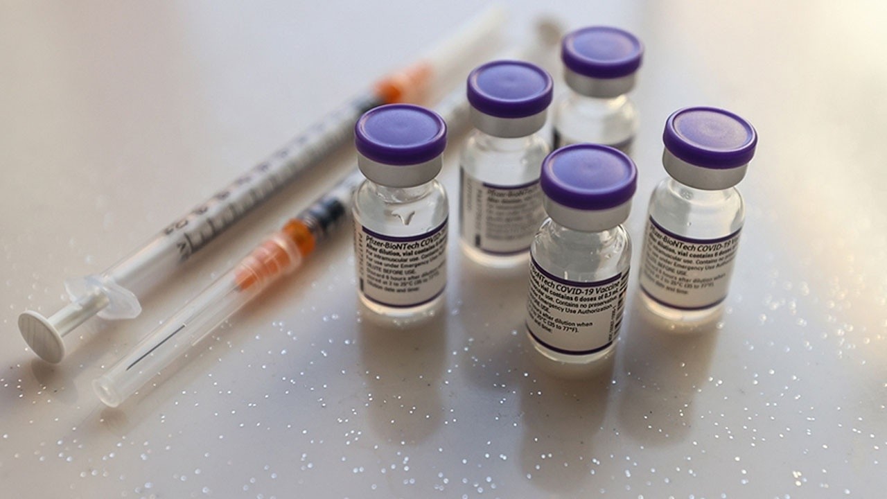 Pfizer/BioNTech aşısı Omicron&#039;a karşı ne kadar etkili? İsrail Sağlık Bakanlığı açıkladı