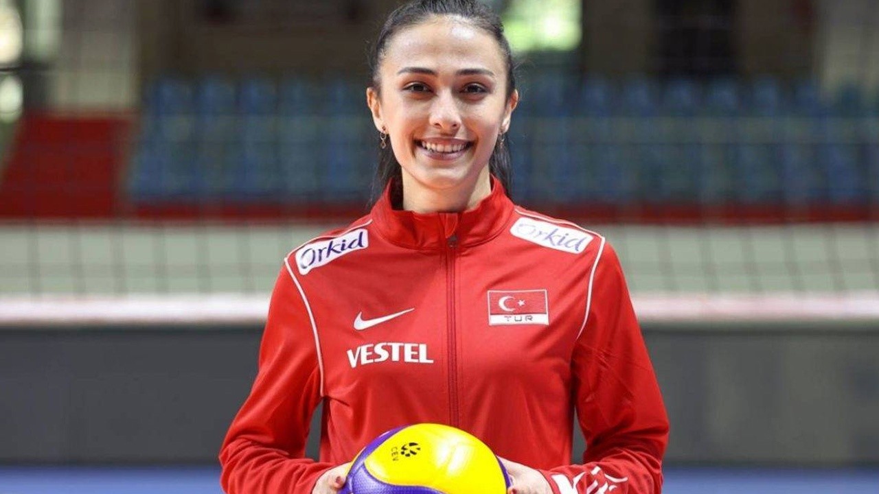 Simge Aköz kimdir, kaç yaşında, boyu kaç? Voleybolcu Simge Aköz evli mi?