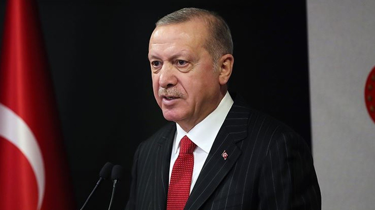 Cumhurbaşkanı Erdoğan&#039;dan fırsatçılara uyarı: İndirimler gerçekleşmezse tüm imkanlarla üzerine gideriz