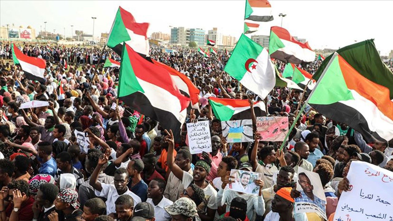 Sudan&#039;da askeri yönetime karşı protestolarda ağır bilanço! Ölü sayısı 45&#039;e yükseldi