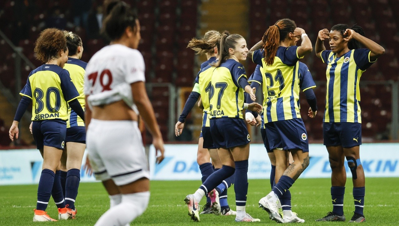 Tarihi maçta tarihi sonuç! Galatasaray 0-7 Fenerbahçe