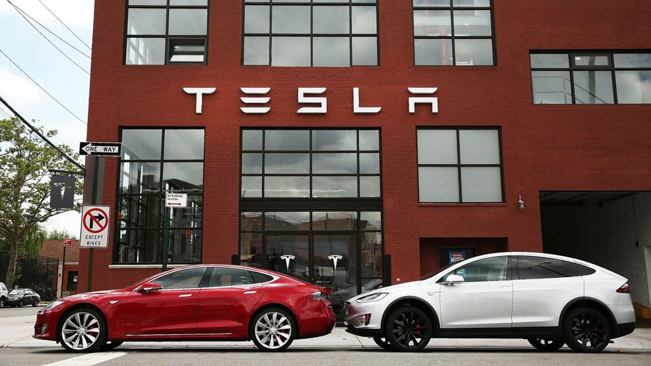 Tesla yarım milyon aracı geri çağırdı: Hata Var!