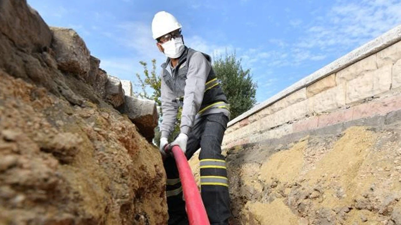 Toroslar EDAŞ'tan Hatay Arsuz'a 5,7 milyon liralık yenileme yatırımı