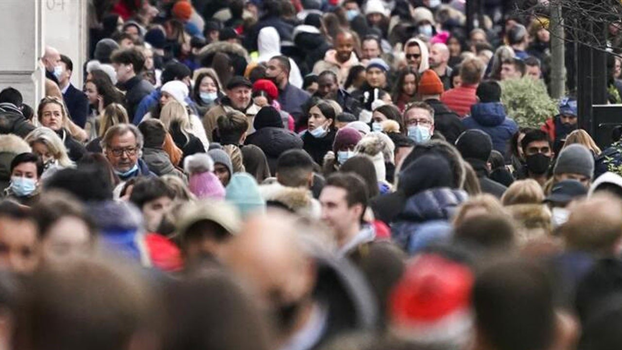 Türk profesörden dikkat çeken &#039;hafta sonu&#039; detayı! Omicron&#039;da tablo tersine dönebilir