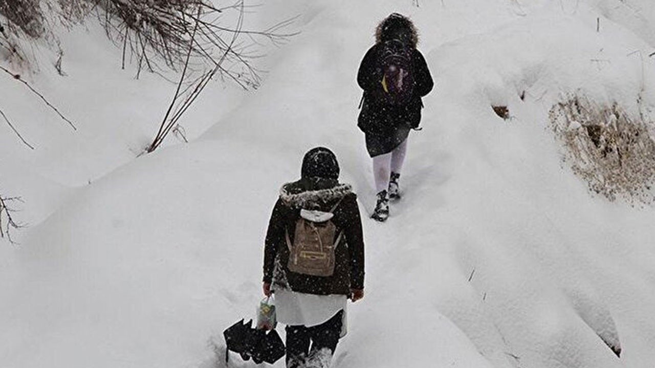 Yüz yüze eğitime kar engeli: Birçok il ve ilçede okullar tatil