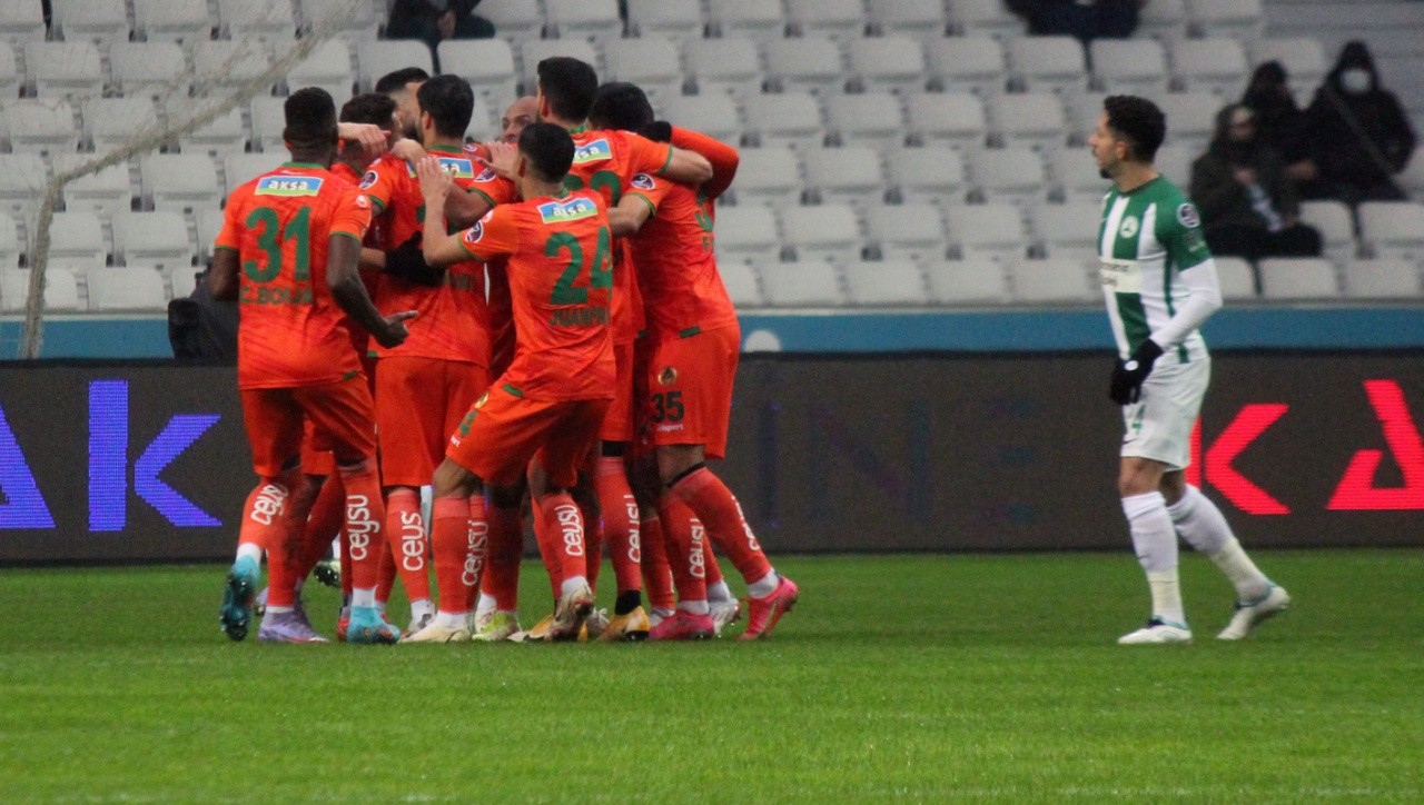 Alanyaspor üç attı üç aldı!