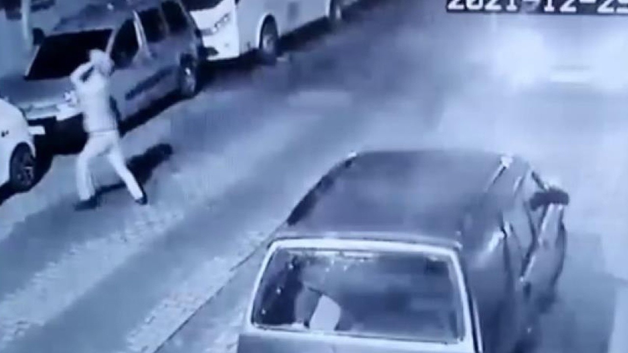 Alkol içip mahalleliyi ayağa kaldırdı: Sokaktaki araçların camını kırdı