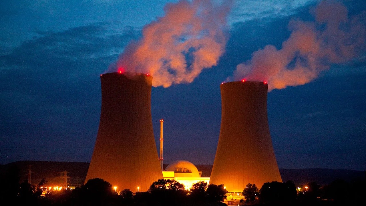 Almanya 3 nükleer santraline daha kilit vurdu
