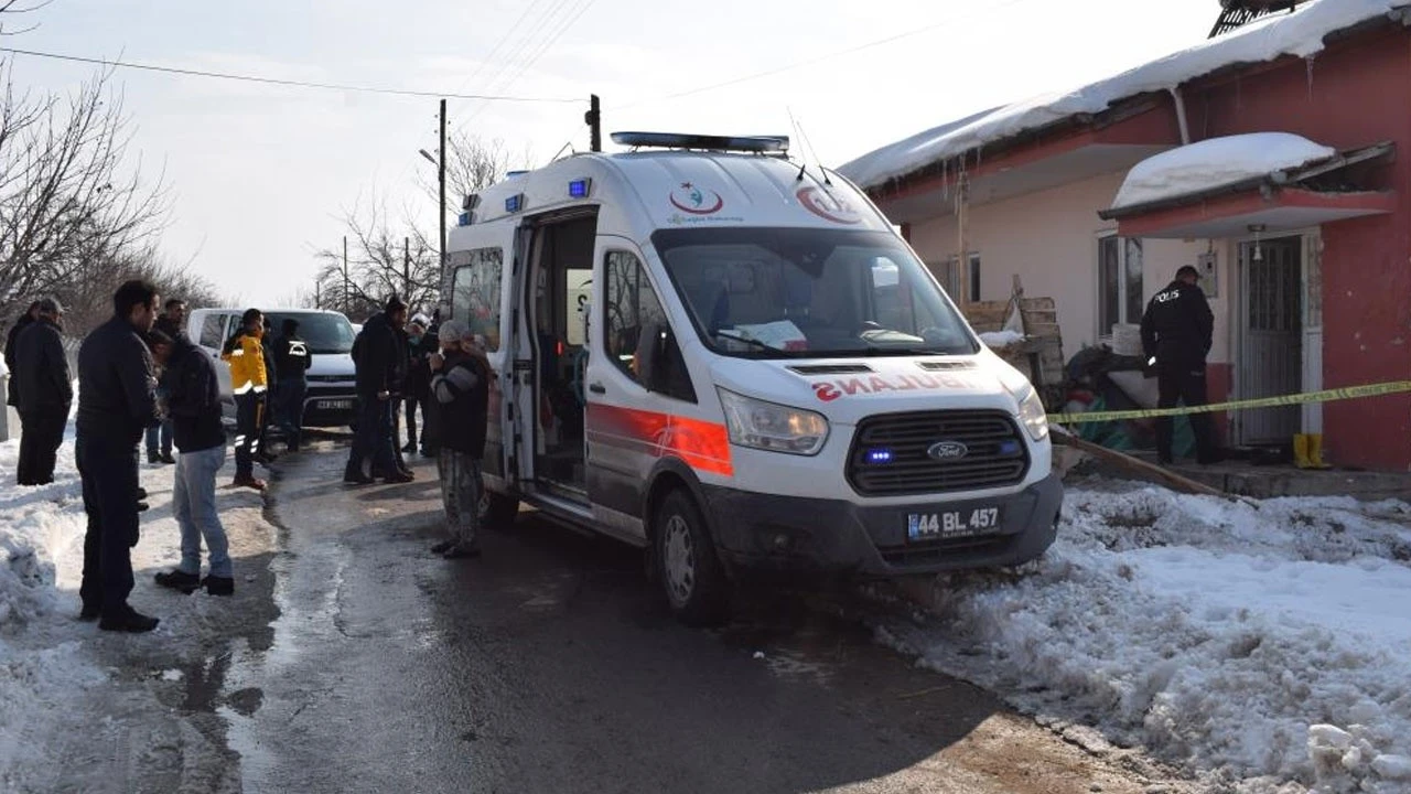 Annesi ile tartışan babasını tüfekle vurarak öldürdü