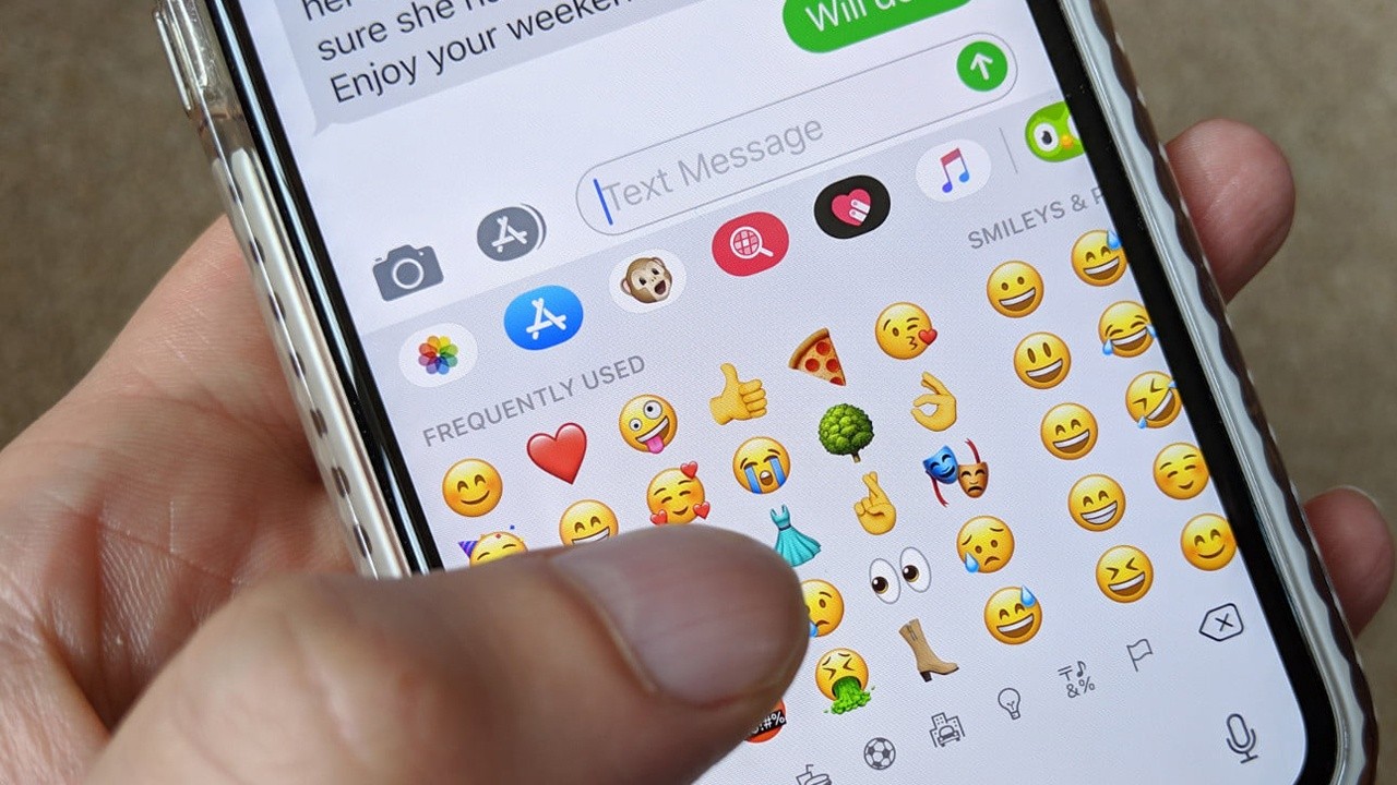 Apple&#039;ın &#039;hamile adam&#039; emojisi tartışmalara yol açtı