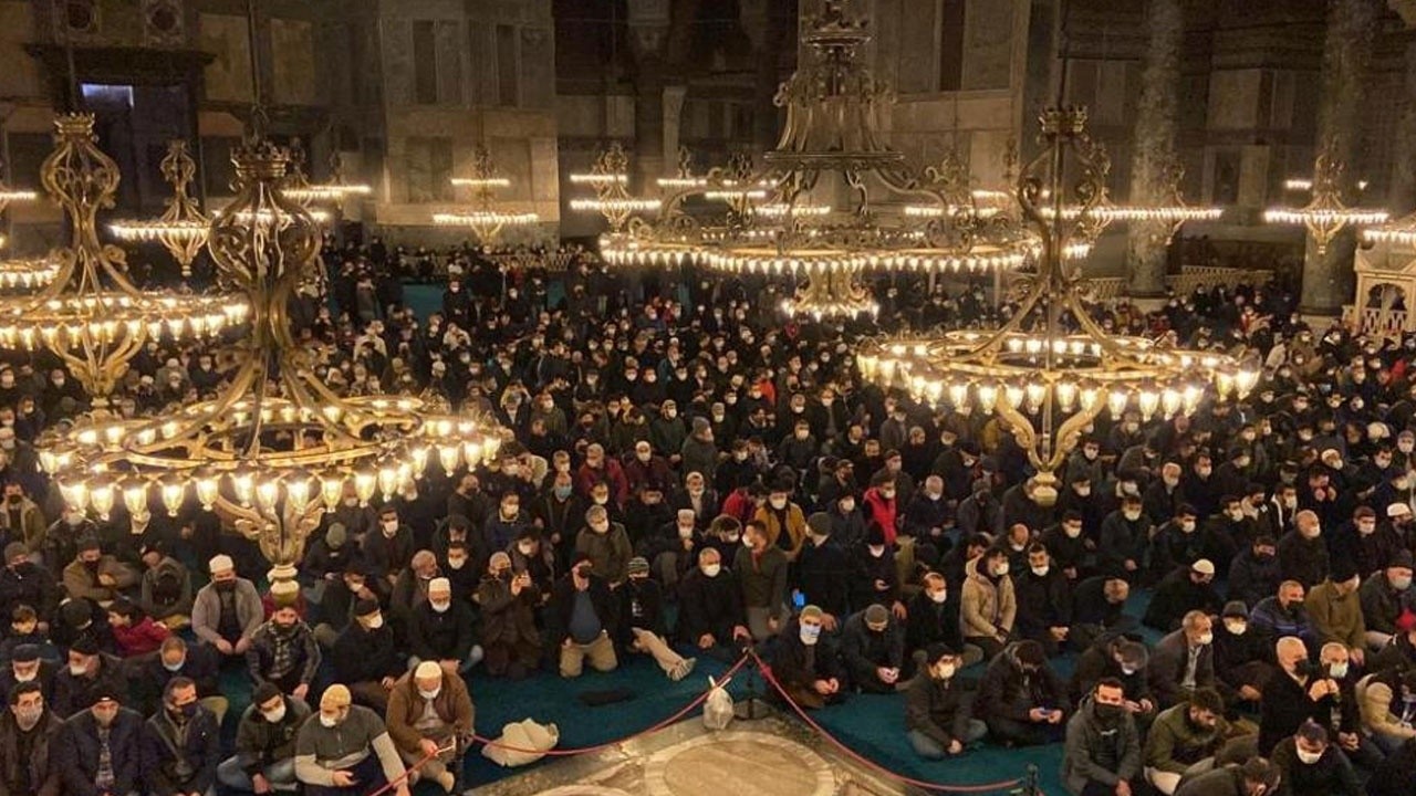 Ayasofya Camii yılın ilk sabah namazında doldu taştı