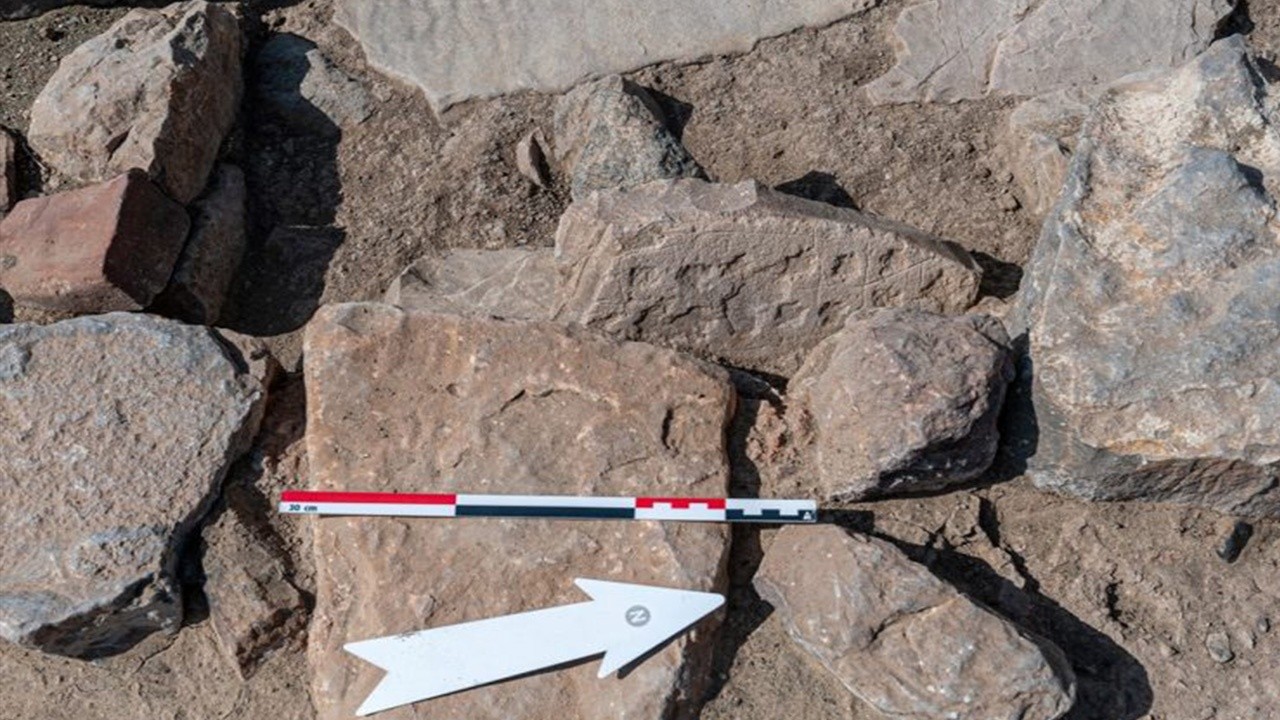 Bilim insanları, 4 bin yıllık tavla benzeri oyun tahtası buldu